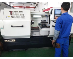 北京生产设备：数控车床